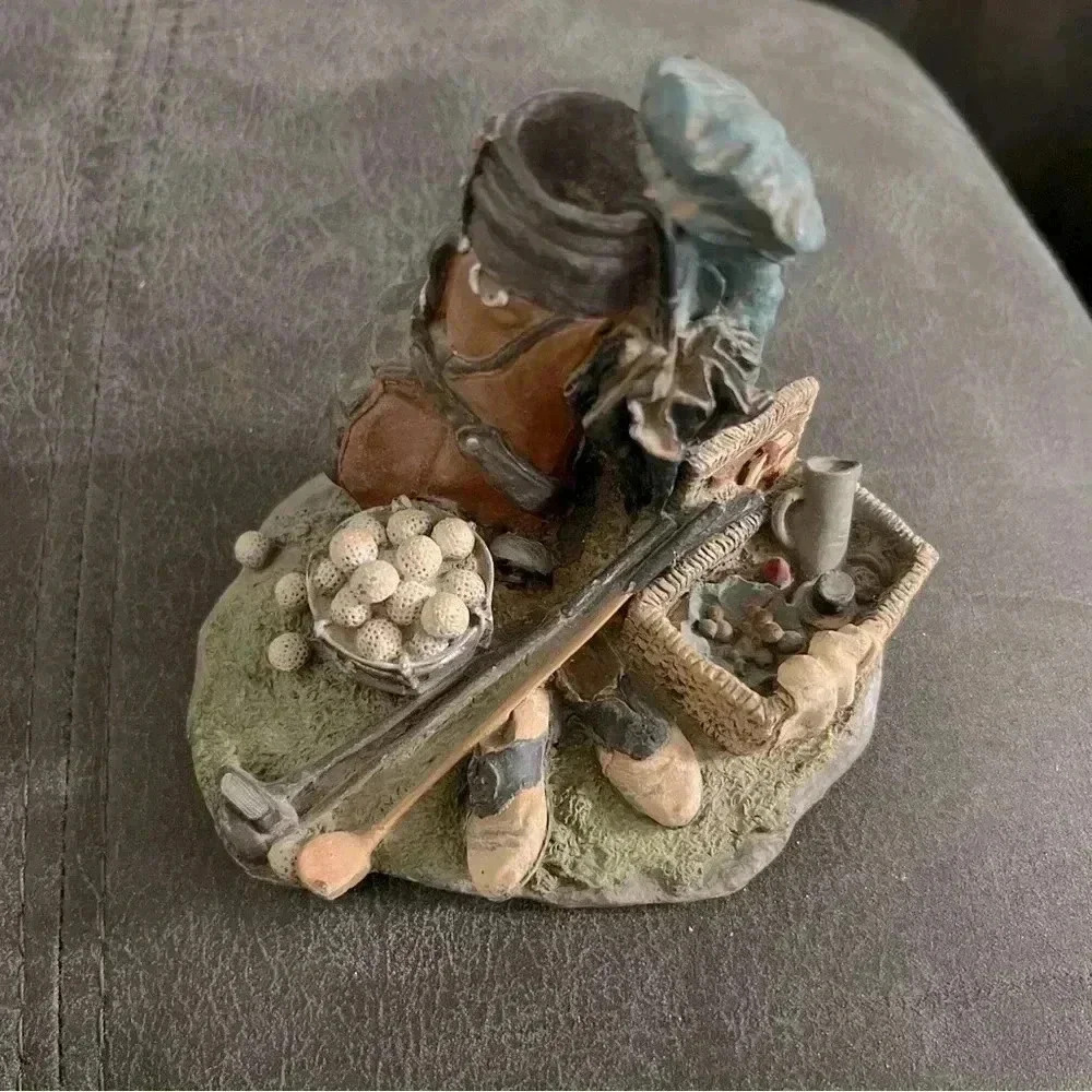 1999 K/P Hand-Painted Resin Golfer Golf Bag Club Ball Picnic Basket Paperweight